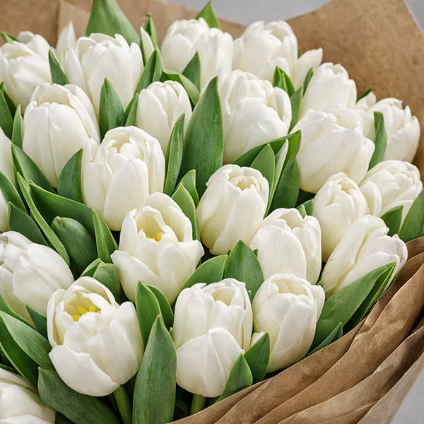 Нежное облако - букет из белых тюльпанов